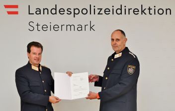 Landespolizeidirektor Gerald Ortner mit Kontrollinspektor Kurt Berger