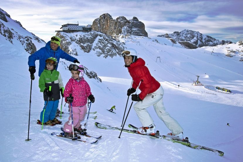 3000m Höhe lädt der Dachstein zum einzigartigen Skivergnügen ein.