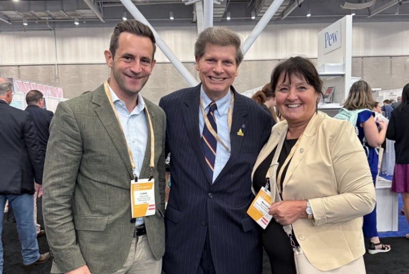 KO Lukas Schnitzer, Demokrat Brian Patrick Kennedy mit LH-Stv. Manuela Khom