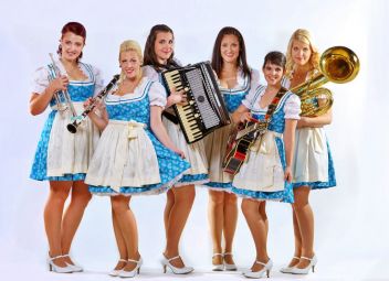 Die Oberkrainer Polka Mädel´s beim Kirtag in Donnersbach