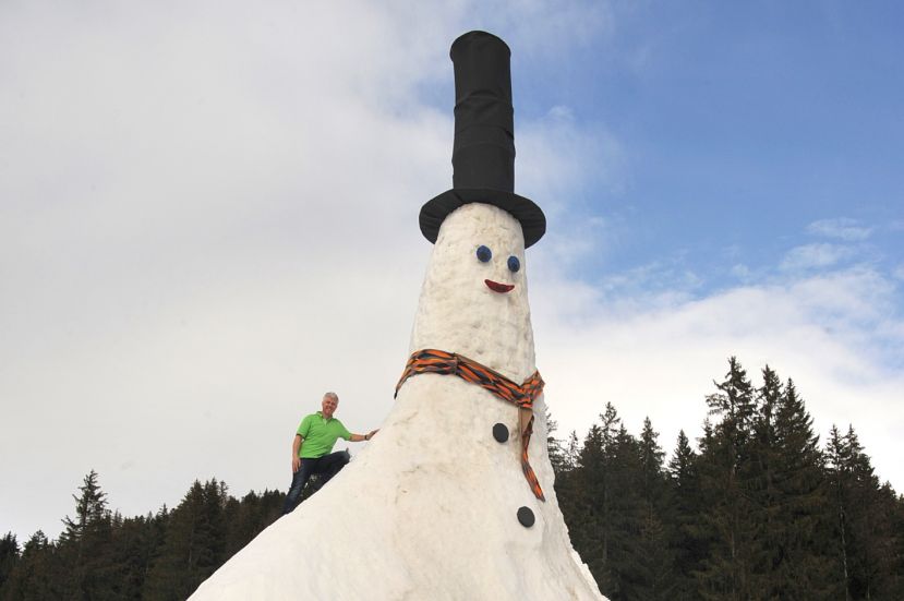 Gigantischer Schneemann Weltrekordversuch