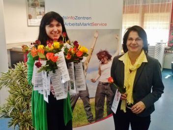 Monika Schachner (Regionale Jugendreferentin) und Elisabeth Landl (BIZ) am AMS in Liezen
