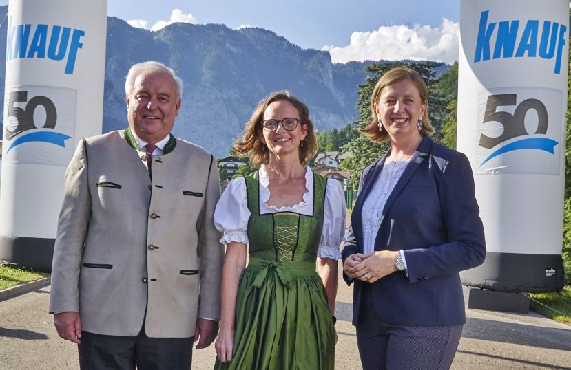 Der steirische Landeshauptmann Hermann Schützenhöfer, die Geschäftsführerin der Knauf GmbH, Ingrid Janker und die steirische Wirtschaftslandesrätin Barbara Eibinger-Miedl feierten das 50-jährige Bestehen des Knauf Gipsplattenwerkes. 