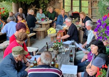 10. Singen und Musizieren auf der Oberkogleralm