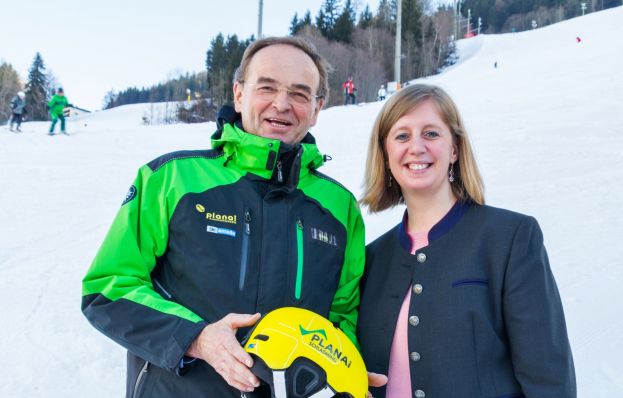 Landesrätin Mag. Barbara Eibinger-Miedl und Planai-GF Dir. Georg Bliem präsentierten das Projekt "Lärchkogelsesselbahn Neu".