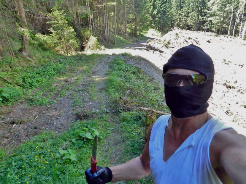 Der Rächer der entnervten Mountainbiker wird aktiv