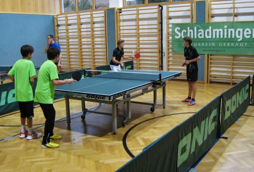 Im Doppel der erst 13-jährigen behielten zwar die jungen Wörschacher Sebastian Stieg und Emanuel Wesner (im Vordergrund) mit 3:2 die Oberhand, insgesamt siegten aber die Schladminger mit Lennart Wieser und Fabian Schütter ebenso knapp mit 6:4.