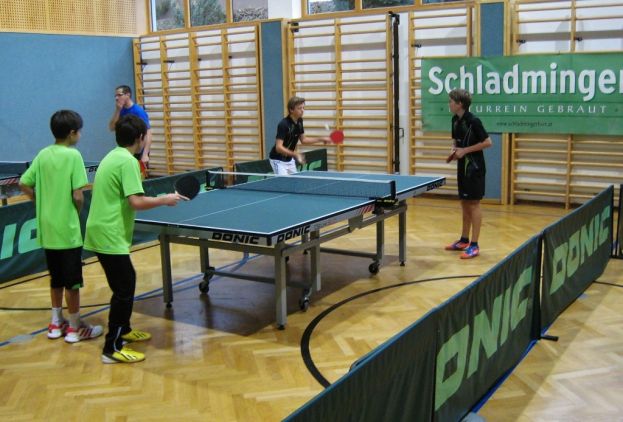 Im Doppel der erst 13-jährigen behielten zwar die jungen Wörschacher Sebastian Stieg und Emanuel Wesner (im Vordergrund) mit 3:2 die Oberhand, insgesamt siegten aber die Schladminger mit Lennart Wieser und Fabian Schütter ebenso knapp mit 6:4.