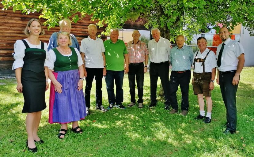 Claudia Ertlschweiger (Obm-Stv.), Liselotte Stumptner, Eduard Schweiger, Franz Mandlberger, Leopold Praschl, Franz Huber, Wilhelm Jäger, Fritz Pilz, Engelbert Seebacher und Marcel Löschinger (Obm.)