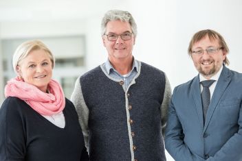 Pflegedienstleiterin DGKP Birgit Haunschmid, MAS, Ärztlicher Leiter Dr. Karl Wohak, Verwaltungsleiter Ing. Hannes Stickler