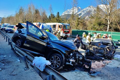 Vierjähriger auf der B 320 schwer verletz