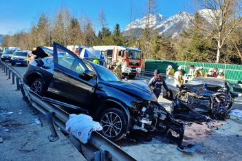 Vierjähriger auf der B 320 schwer verletz