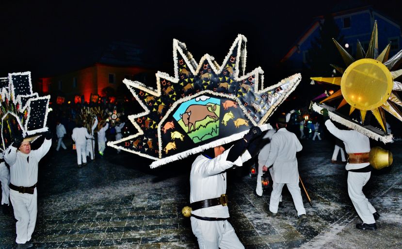 Ein funkelndes Spektakel der Tradition