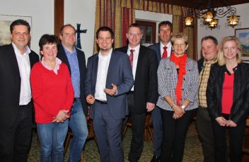 v.l. LAbg. Ewald Persch, Kasierstellv. Elisabeth Wohlmuther, Vzbgm. &amp; Spitzenkandidat Werner Haberl, LR Michael Schickhofer, Vors. Hannes Ronner, Vors.Stellv. Walter Rampler, Frauenreferentin Klaudia Dandler, Kassier Alfred Konrad, Schriftführerin Tanja Haberl
