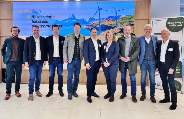 Philipp Wieser, MSc (Teamleiter OLÉ Österreichs Leitstelle für Elektromobilität), Bgm. Klaus Herzmaier (Bgm. Stadtgemeinde Trieben), Christoph Schachner (Verkaufsleiter Autozentrum Mayer), NAbg. Albert Royer (Vorsitzender des Regionalverbandes Bezirk Liezen), Mag. Michael Schickhofer (Teamleiter Standortcoaching SFG), Dr.in Eva Stiermayr (Geschäftsführerin RML Regionalmanagement Bezirk Liezen GmbH), LAbg. Bgm. Armin Forstner (Stv. Vorsitzender des Regionalverbandes Bezirk Liezen), Mag. Friedrich Kaltenbrunner (Geschäftsführer MGI Steuerberatung), Siegfried Nerath (Moderation)