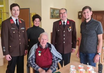 HBI Nussmayr, Vizebürgermeisterin Alexandra Rauch, Seniorenbeauftragter Wieser, und LM Polanetz
