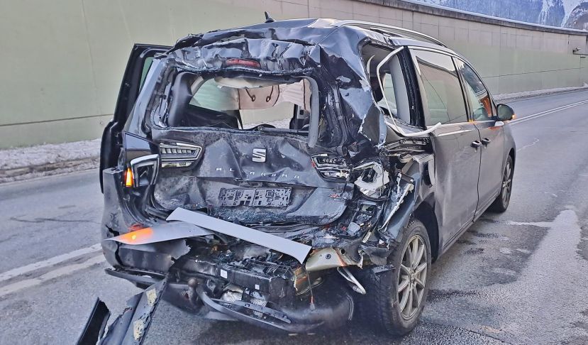 Lkw krachte auf Pkw