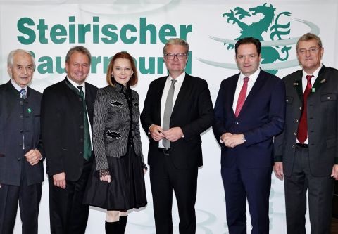 Arthur (BU: Vizekanzler a.D. Josef Riegler, Bauernbundobmann Franz Titschenbacher, Landesrätin Simone Schmiedtbauer, Landeshauptmann Christopher Drexler, Bundesminister Norbert Totschnig und Bauernbund-Direktor Franz Tonner.)