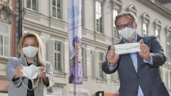 Juliane Bogner-Strauß mit Mag. Christoph Holzer(Spar-Stmk)