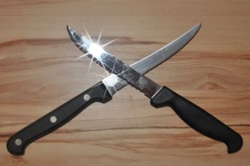 16-Jähriger bewarf Freunde mit Messern