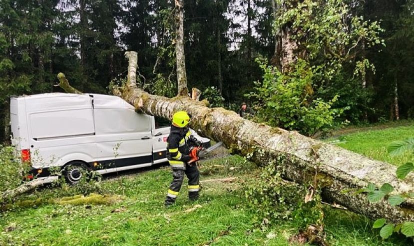 11 Feuerwehren im Unwettereinsatz