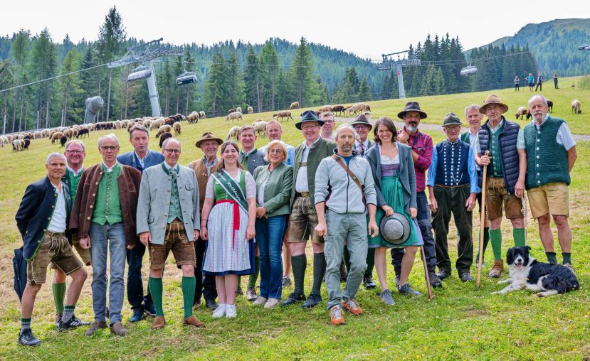 Almgenuss, Brauchtum und Familienfreude