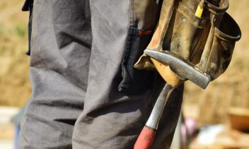 Bei Arbeitsunfall schwer verletzt