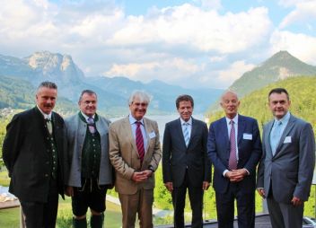 Bundesrat Günter Köberl, Herbert Brandstätter, Bürgermeister von Grundlsee, der Vorsitzende des EIT und Gastgeber Alexander von Gabain, Karlheinz Töchterle, österreichischer Wissenschafts- und Forschungsminister, Hans Joachim Schellnhuber, Klimaforscher und Jose Leceta, IT-Experte und ehemalige Direktor von Skype Technologies Ltd Viik Linnar.