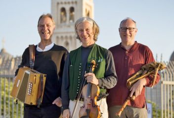Aniada a Noar „zwitschern“ im Kulturhaus