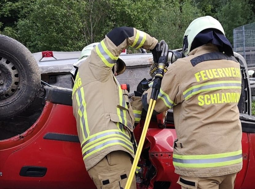 Stark alkoholisiert von Fahrbahn abgekommen