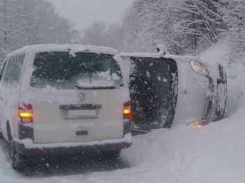 Umgestürzter Kleinbus bei Frauenberg