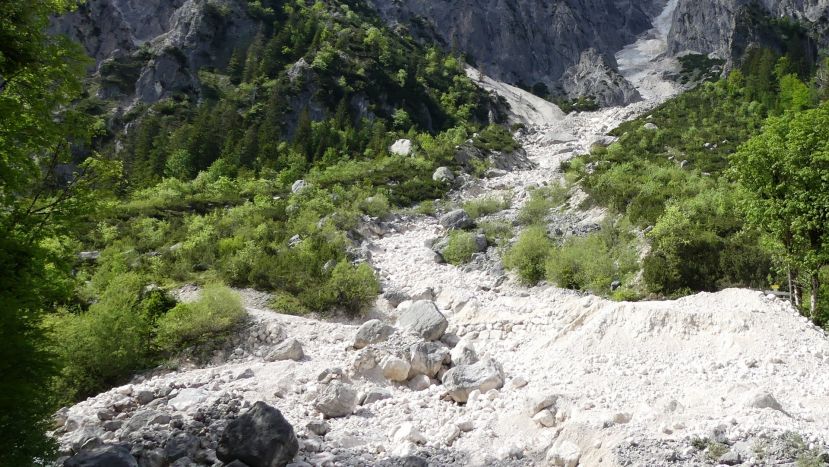 Felssturz im Bereich des Sattentalbaches