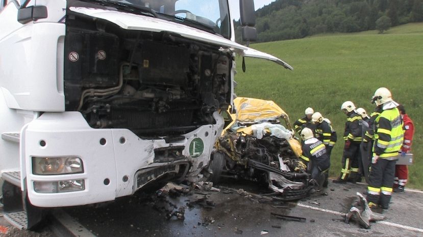 Tödliche Kollission mit LKW