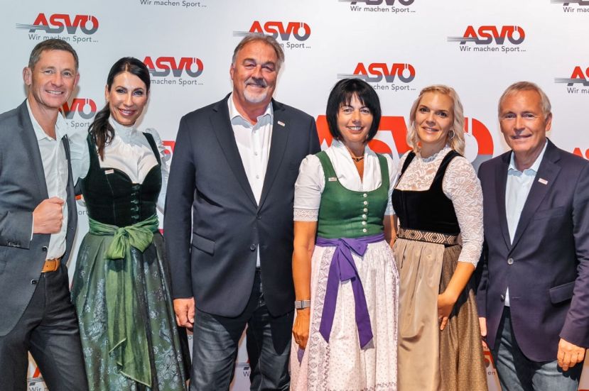 Gruppenbild mit Präsident Christian Purrer (rechts)