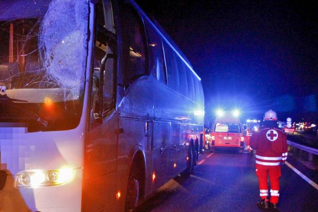 Verkehrsunfall mit Reisebus auf der B 320