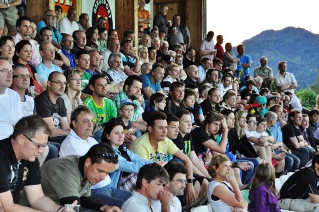 Heißes Spiel gegen einen Favoriten