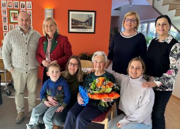 Hilda mit Familie und Vizebgmin Drechsler und GR Pürcher
