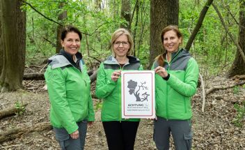 Edith Klauser - NP Donauauen, Klimaschutzministerin Leonore Gewessler und Stephanie Blutaumüller