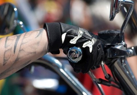 Motorrad stürzte in den Laussabach