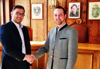 Vizebürgermeister Alfred Bernhard mit Klaus Baumschlager