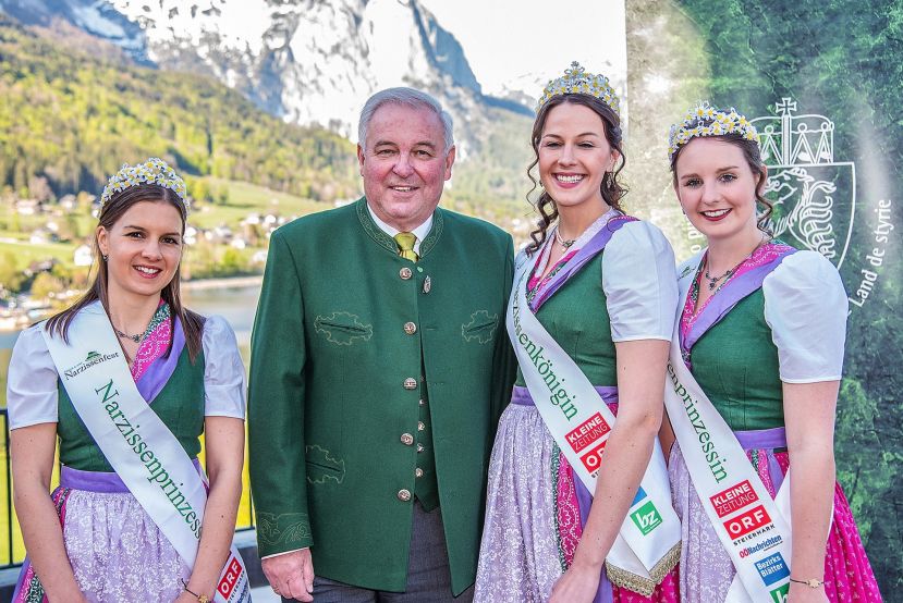 Auch die amtierenden Narzissenhoheiten nahmen die Einladung zum Empfang gerne an: Prinzessin Tina Zinhobl, Landeshauptmann Hermann Schützenhöfer, Königin Silvia Mair und Prinzessin Cornelia Huber