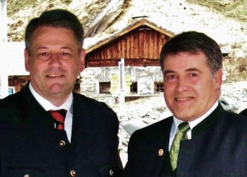 Minister Rupprechter überreicht das Gütesiegel „Themenweg des Jahres“ an Naturparkobmann Albert Holzinger