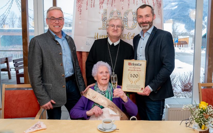 Margarethe Dezelo feiert ihren 100er