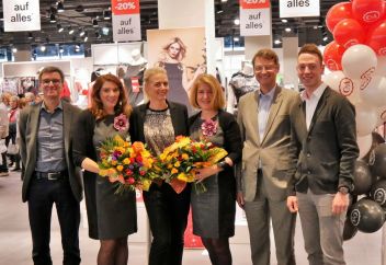 Gustav Steininger, C&amp;A; Petra Ostermann, C&amp;A Filialleiterin; Daniela Schlemmer, Centermanagerin ELI; Helga Schmitzberger, C&amp;A District Manager; Norbert Scheele, C&amp;A CEE; Christoph Fail, Stv. Centermanager ELI