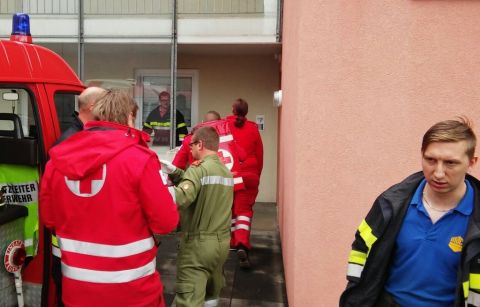 Ältere Dame blieb verletzt am Boden