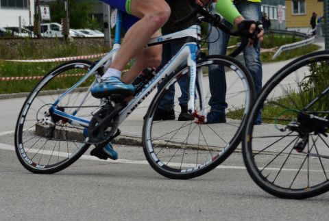 Zwei Radfahrer stießen zusammen
