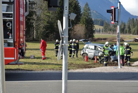 Kollision eines PKW mit Personenzug