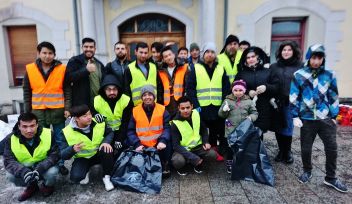 Flüchtlinge säubern unsere Straßen