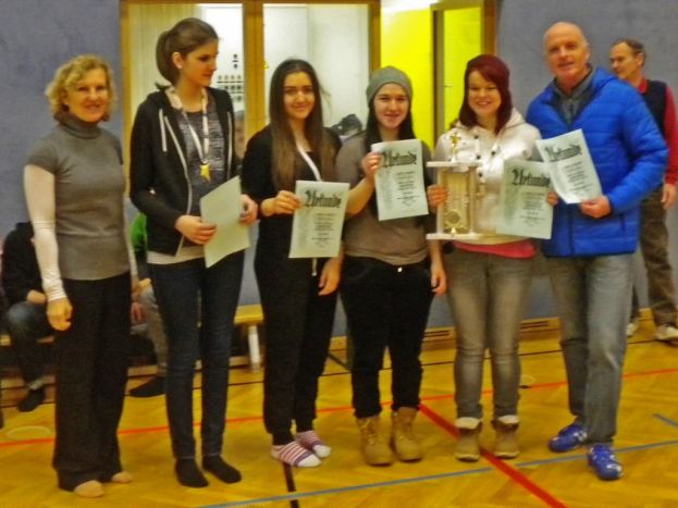 Marlene Andreuzzi, Eldina und Sejla Dzinic, Denise Sendlhofer, Mag. Helmut Mössbichler