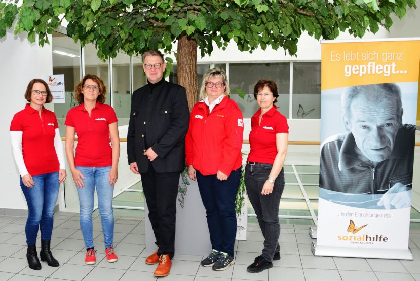 Anlässlich des Internationalen Tag der Pflege am 12. Mai 2022, veranstaltet der Sozialhilfeverband Liezen, in Zusammenarbeit mit der Volkshilfe, der Caritas sowie dem Roten Kreuz HKP eine Demoveranstaltung in Liezen, um wieder einmal auf die Missstände im Pflegeberuf hinzuweisen.
